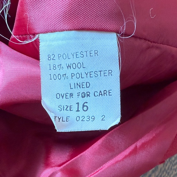 Leslie Fay Sportswear, size 16, collarless blazer, gold button - Picture 10 of 11